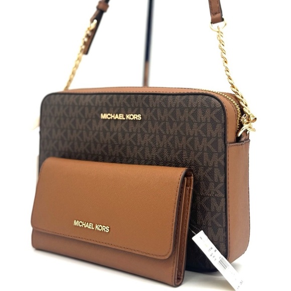 Michael Kors Large EW Crossbody Bag & Trifold Wallet Set - Picture 2 of 11